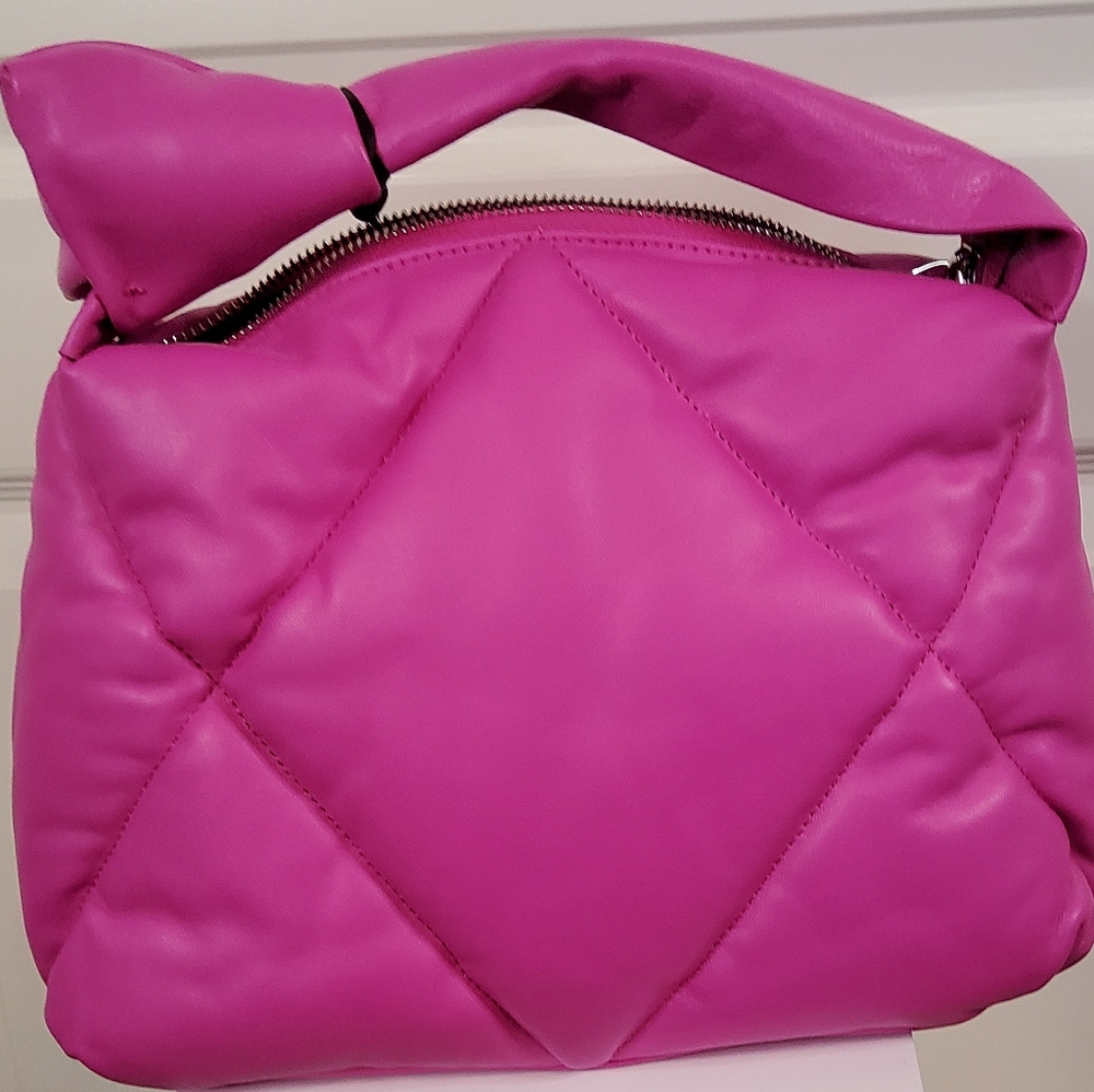 DKNY QUILTED MODERNIST KNOT PURSE - Picture 9 of 12